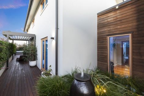 Photo of property in 18 College Avenue, Strowan, Christchurch, 8052