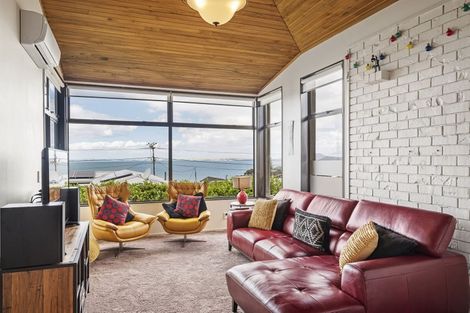 Photo of property in 2/72 Gulf View Road, Murrays Bay, Auckland, 0630