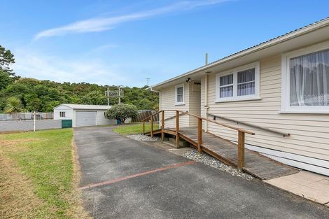Photo of property in 98 Driver Crescent, Cannons Creek, Porirua, 5024