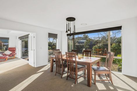 Photo of property in 76 Willowview Drive, Redwood, Christchurch, 8051