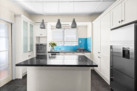 Photo of property in 3 Kinross White Street, Napier South, Napier, 4110