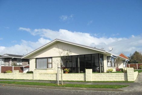 Photo of property in 10 Homewood Avenue, Levin, 5510