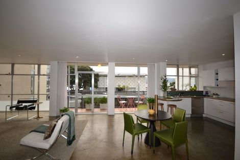 Photo of property in Dorchester Apartments, 144 Oriental Parade, Oriental Bay, Wellington, 6011