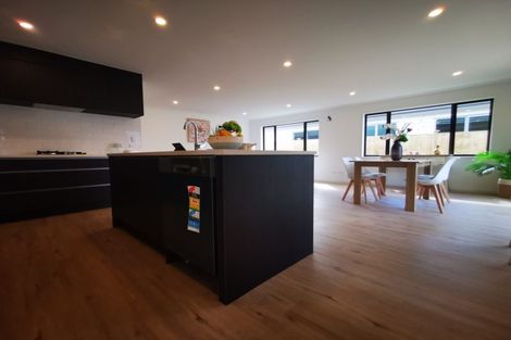 Photo of property in 12 Ropere Street, Kumeu, 0810