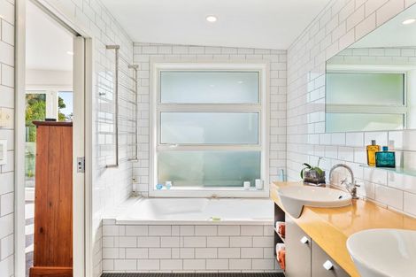 Photo of property in 13 Karekare Road, Raumati South, Paraparaumu, 5032