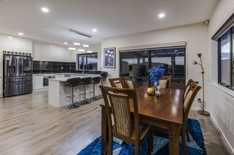 Photo of property in 76 Twin Parks Rise, Papakura, 2110