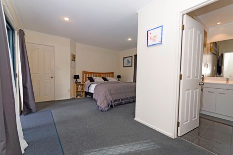 Photo of property in 27 Milan Drive, Glen Eden, Auckland, 0602