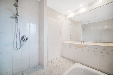 Photo of property in 1/28 Fairdale Place, Birkdale, Auckland, 0626