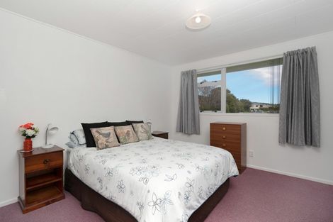 Photo of property in 9 Lesley Grove, Waikanae, 5036