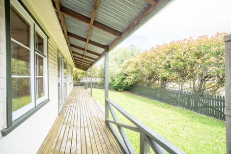 Photo of property in 128 Roberts Line, Kelvin Grove, Palmerston North, 4414