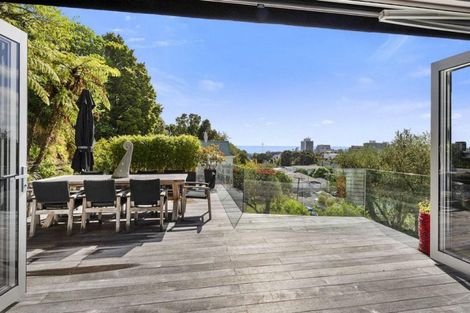 Photo of property in 86 Brougham Street, New Plymouth, 4310