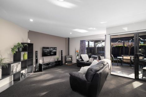 Photo of property in 2/66 Broadhaven Avenue, Parklands, Christchurch, 8083