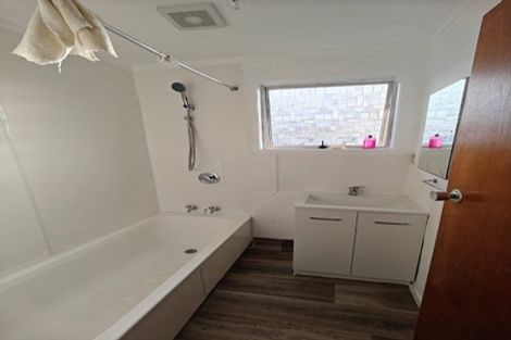 Photo of property in 5 Moncrieff Avenue, Clendon Park, Auckland, 2103