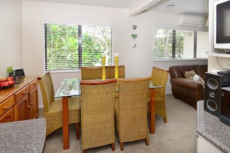 Photo of property in 2/73 Athena Drive, Totara Vale, Auckland, 0629