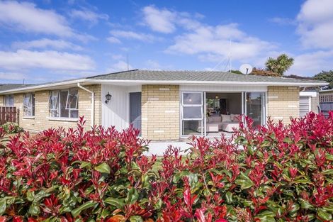 Photo of property in 86 Gray Avenue, Paraparaumu Beach, Paraparaumu, 5032