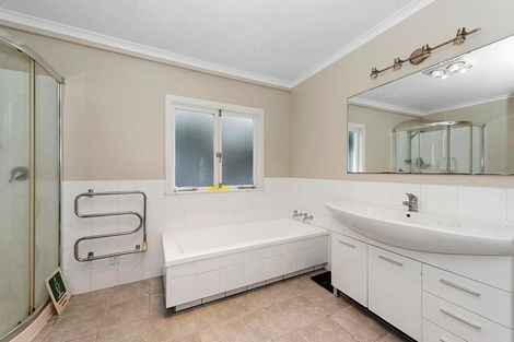 Photo of property in 124a Masters Avenue, Silverdale, Hamilton, 3216