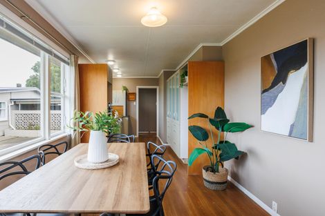 Photo of property in 4 Ellesmere Crescent, Highbury, Palmerston North, 4412