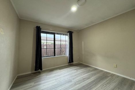 Photo of property in 25 Randwick Place, Randwick Park, Auckland, 2105