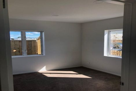 Photo of property in 2 Riroriro Close, Papakura, 2110