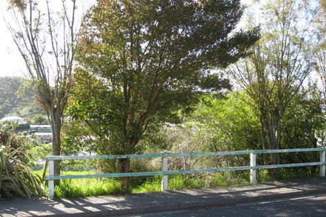 Photo of property in 42 Milton Terrace, Picton, 7220