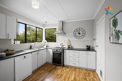 Photo of property in 51 Poto Road, Normandale, Lower Hutt, 5010