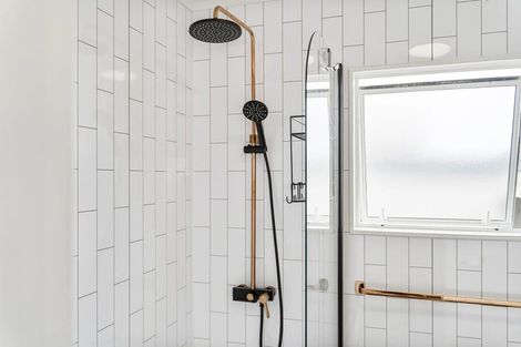 Photo of property in 2/2 Hatherley Place, Clendon Park, Auckland, 2103