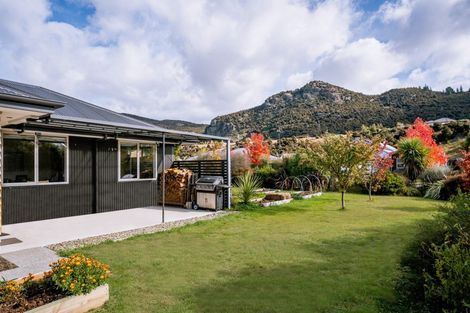 Photo of property in Snowberry Street, Albert Town, Wanaka, 9305