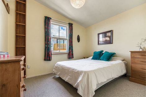 Photo of property in 1/9 Old Lake Road, Narrow Neck, Auckland, 0624