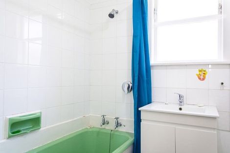 Photo of property in 38 Lyndfield Lane, Newlands, Wellington, 6037