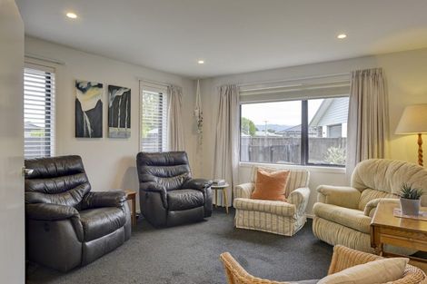 Photo of property in 72 Feist Street, Carterton, 5713