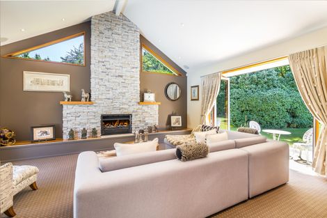 Photo of property in 5 Cameron Drive, Acacia Bay, Taupo, 3385