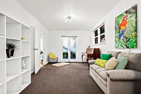Photo of property in 31 Royal View Road, Te Atatu South, Auckland, 0610