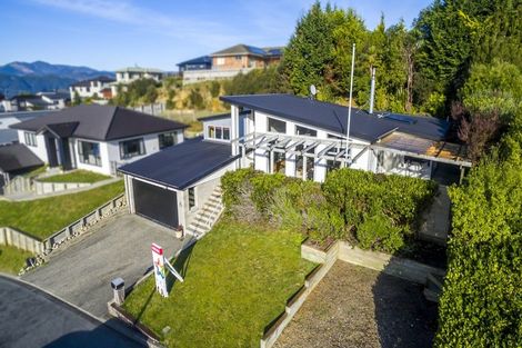 Photo of property in 6 Frankie Stevens Place, Riverstone Terraces, Upper Hutt, 5018