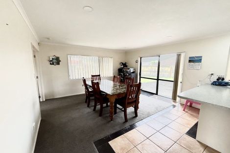 Photo of property in 37 Nicholas Gibbons Drive, Clendon Park, Auckland, 2103