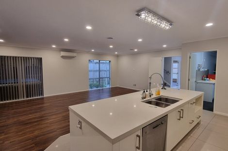 Photo of property in 4 Bruckless Drive, Flat Bush, Auckland, 2019