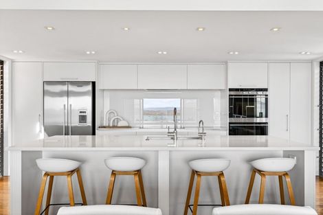 Photo of property in 40 Roslyn Road, Bluff Hill, Napier, 4110