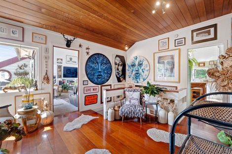 Photo of property in 75 Morley Street, New Plymouth, 4310