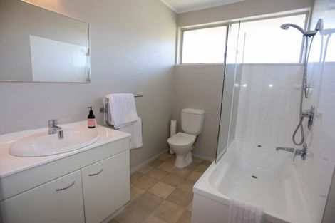 Photo of property in 11 Roseneath Place, Cashmere, Christchurch, 8022