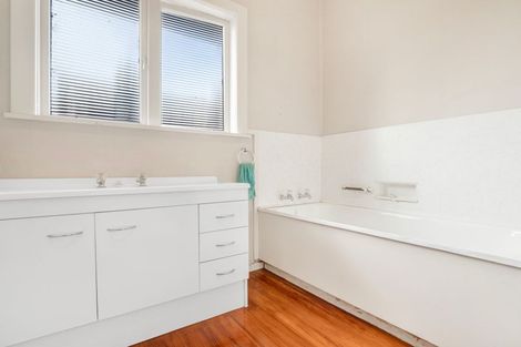 Photo of property in 114 Stanley Avenue, Te Aroha, 3320