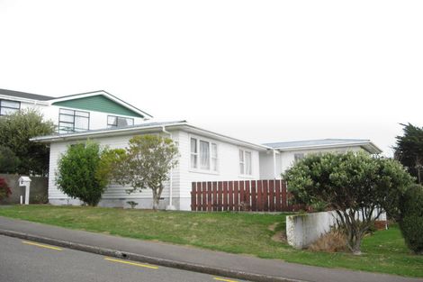 Photo of property in 16 Bancroft Terrace, Newlands, Wellington, 6037