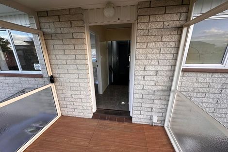 Photo of property in 2/136 Chivalry Road, Glenfield, Auckland, 0629