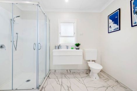 Photo of property in 14 Ocean View Road, Northcote, Auckland, 0627