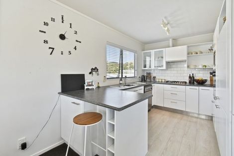 Photo of property in 13 Bertram Road, Kawakawa Bay, Papakura, 2585