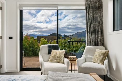 Photo of property in 37 Pendeen Crescent, Jacks Point, Queenstown, 9371