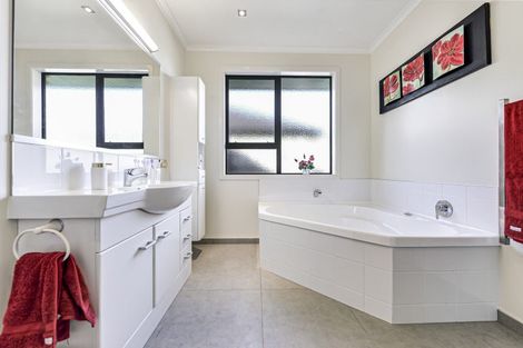 Photo of property in 55 Palliser Drive, Huntington, Hamilton, 3210