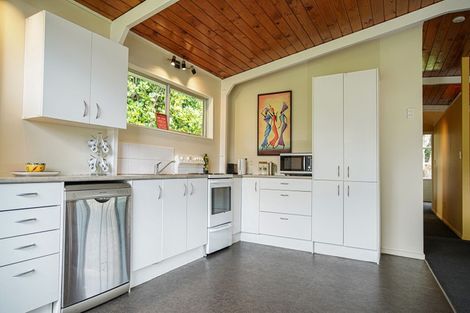 Photo of property in 32 Te Moana Road, Waikanae Beach, Waikanae, 5036