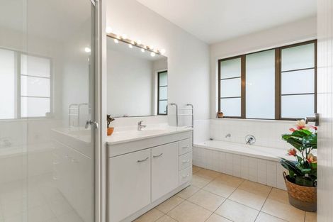 Photo of property in 5 George Deane Place, Greenhithe, Auckland, 0632