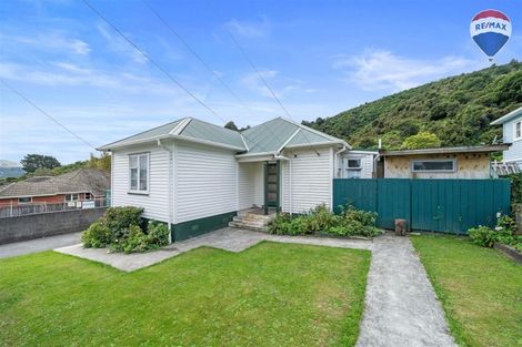 Photo of property in 37 Wilkie Crescent, Naenae, Lower Hutt, 5011