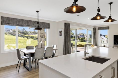 Photo of property in 7 Lochinvar Lane, Acacia Bay, Taupo, 3385