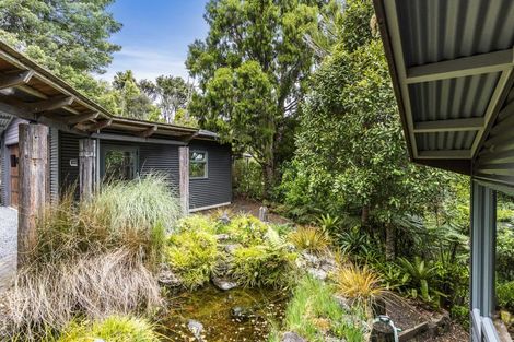 Photo of property in 318 Forest Road, Waiatarua, Auckland, 0612
